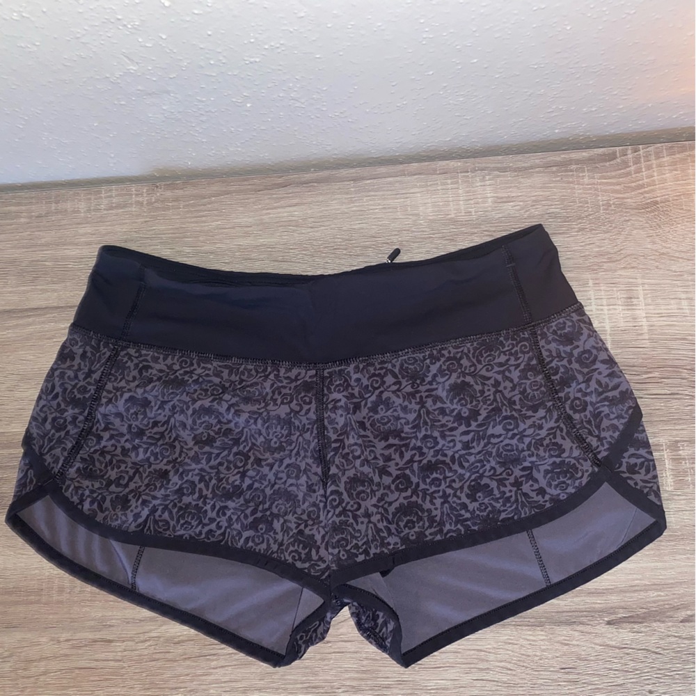 Lululemon Speed Shorts 2.5"